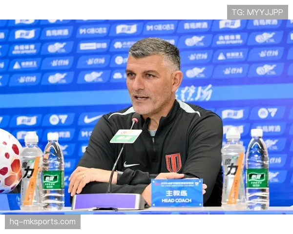 阿洛伊西弃用三中卫体系 蓉城四后卫改造面临中场衔接考验